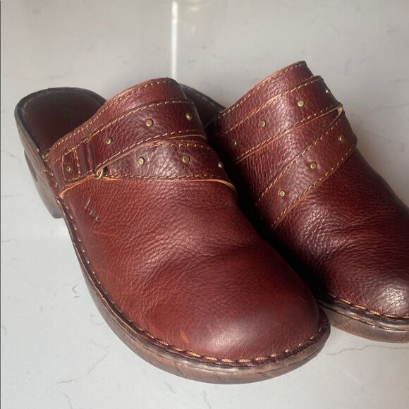 b.o.c. Women's Rich Brown Leather Clogs - Picture 8 of 8